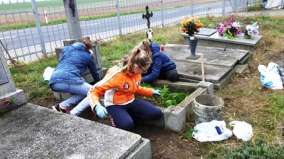 Wyjście na cmentarz