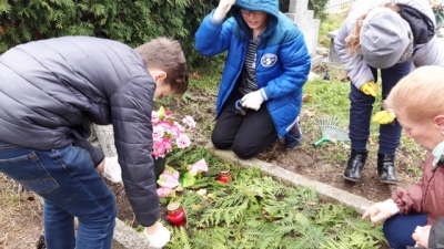 Wyjście na cmentarz