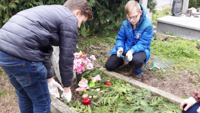 Wyjście na cmentarz