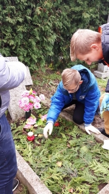 Wyjście na cmentarz