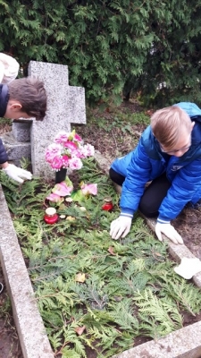 Wyjście na cmentarz