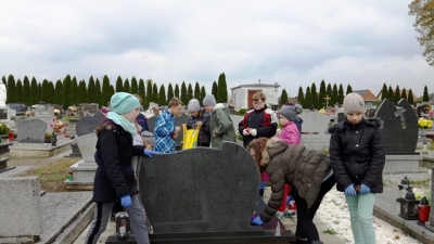 Wyjście na cmentarz