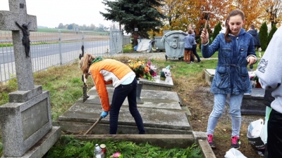 Wyjście na cmentarz