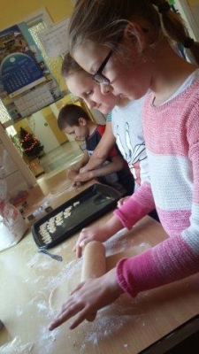 Pieczemy świąteczne ciasteczka