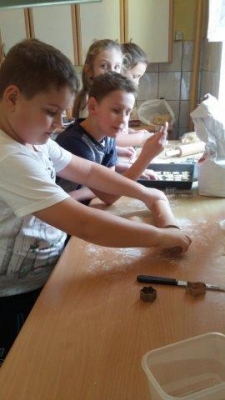 Pieczemy świąteczne ciasteczka