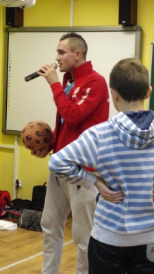 spotkanie z rekordzista w zonglowaniu pilka_61