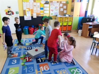 8 MARCA W PRZEDSZKOLU