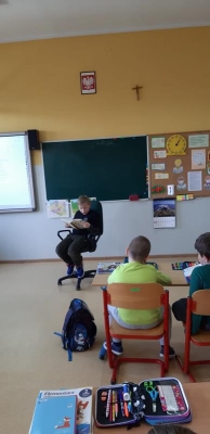 CZYTAMY SWOIM KOLEŻANKOM I KOLEGOM