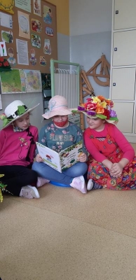 CZYTAMY SWOIM KOLEŻANKOM I KOLEGOM