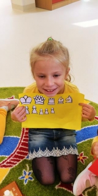 Przedszkolaki grają w szachy