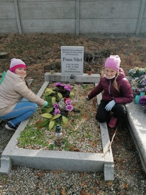 Porządkowanie cmentarza