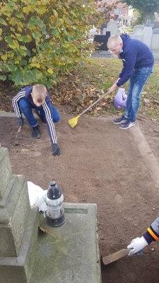 Porządkowanie cmentarza