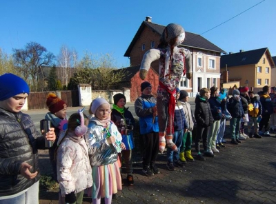 Uczniowie klas 1- 3 powitali wiosnę!