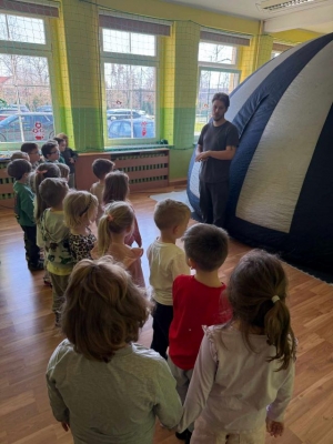 Kino Sferyczne w Naszej Szkole i Przedszkolu – to była niesamowita przygoda!