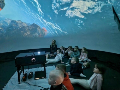 Kino Sferyczne w Naszej Szkole i Przedszkolu – to była niesamowita przygoda!