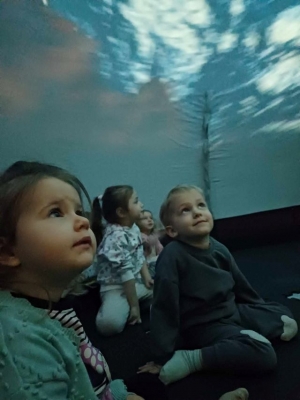 Kino Sferyczne w Naszej Szkole i Przedszkolu – to była niesamowita przygoda!