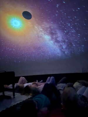 Kino Sferyczne w Naszej Szkole i Przedszkolu – to była niesamowita przygoda!