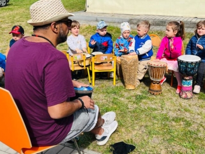 WARSZTATY BĘBNIARSKIE W PRZEDSZKOLU W WIĘKSZYCACH I POBORSZOWIE