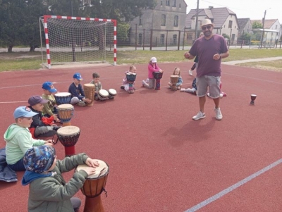 WARSZTATY BĘBNIARSKIE W PRZEDSZKOLU W WIĘKSZYCACH I POBORSZOWIE