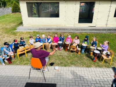 WARSZTATY BĘBNIARSKIE W PRZEDSZKOLU W WIĘKSZYCACH I POBORSZOWIE