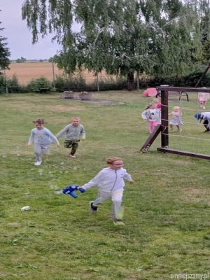 Wieczorny piknik Pszczółek