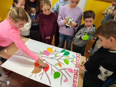 UŚMIECH, MIŁE SŁOWO, POMOC...