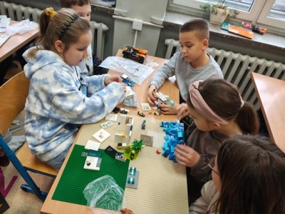 LEGO - UCZY I BAWI